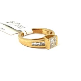 Gredzens ar sintētiskajiem moisanītiem 2024g1-0951