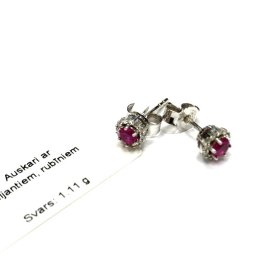 Auskari ar briljantiem (0.12 ct), rubīniem 290-8363 rezervēti līdz 03.05.26 N.