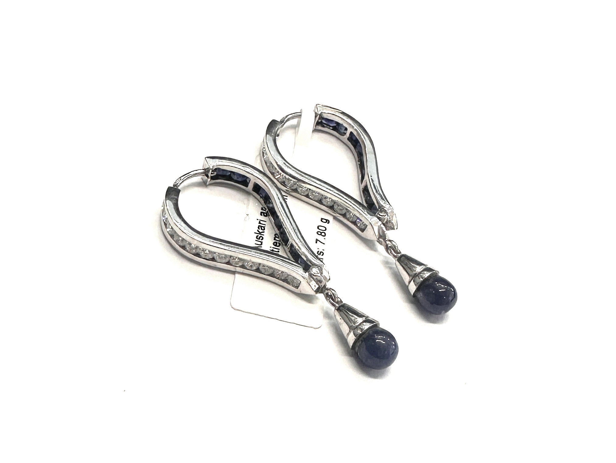 Auskari ar briljantiem (0.60 ct), safīriem (2.09 ct) 350-0763. Rezervēts līdz 25.02.2026