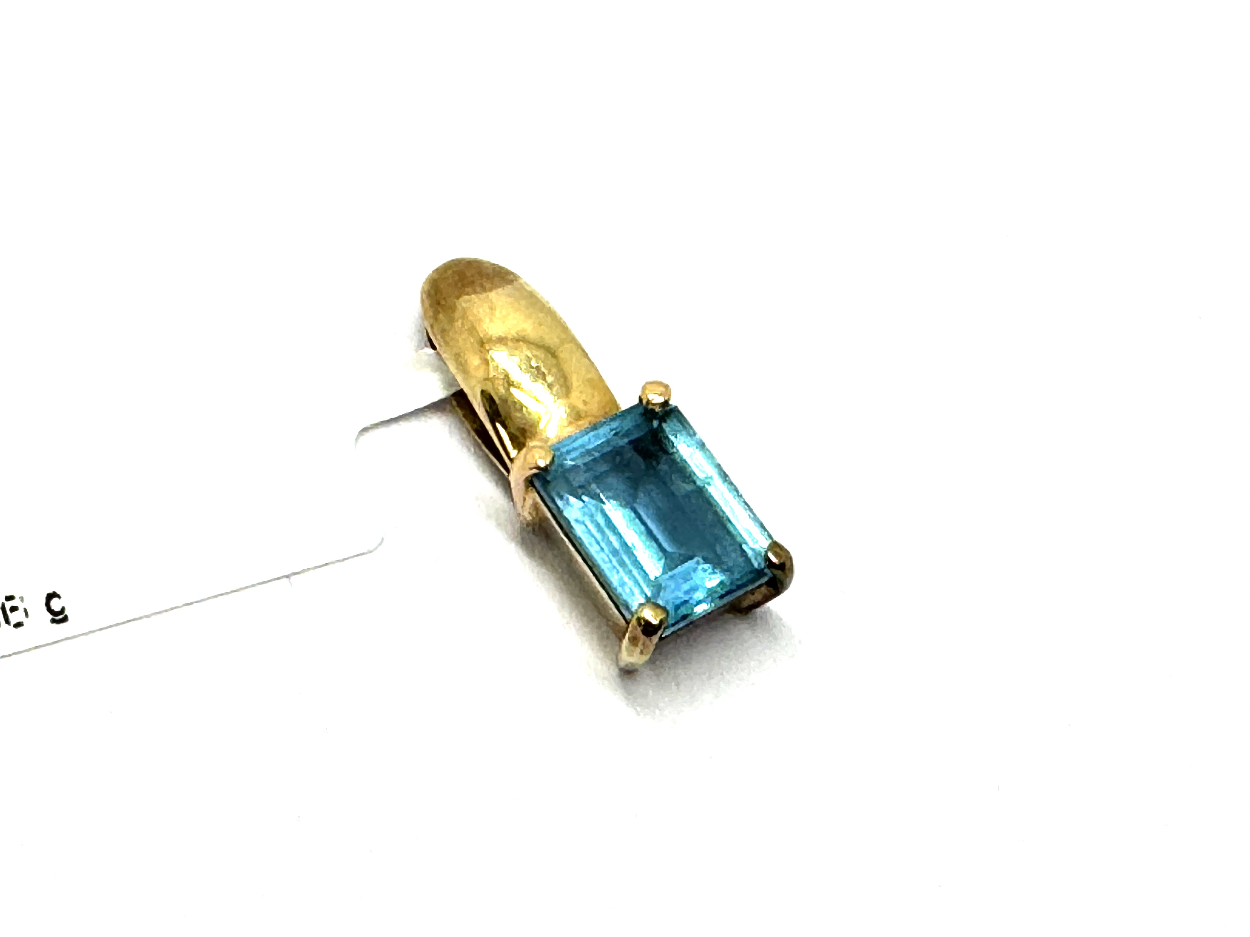 Kulons ar topāzu 732-4663