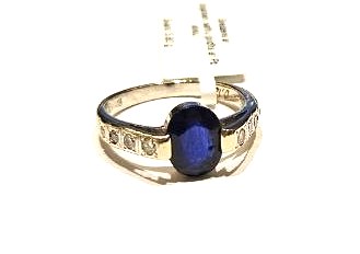 Gredzens ar briljantiem (0.28 ct), safīru (1.3 ct) (pildīts ar Pb stiklu) 630-1163