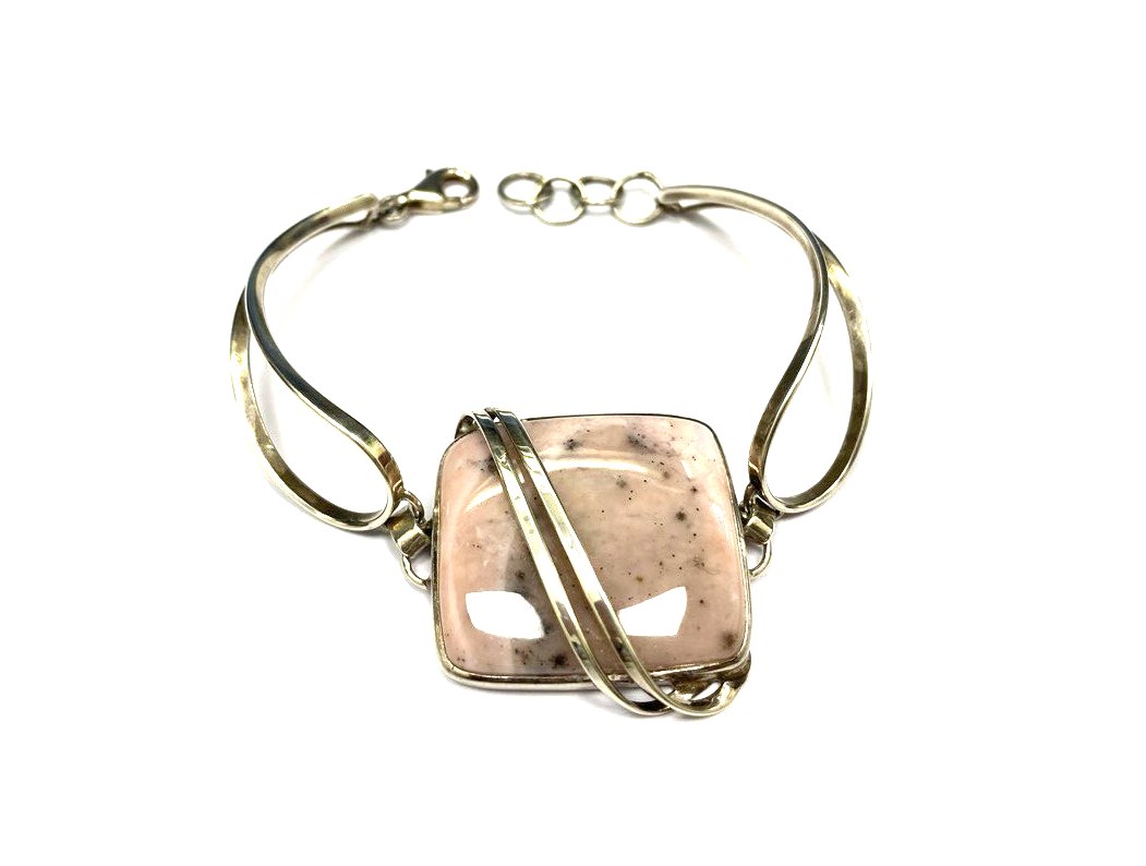 Aproce 483-8363 rezervēta līdz 07.04.26