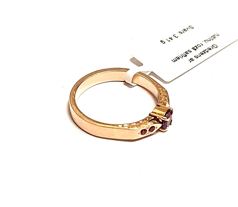 Gredzens ar rubīnu (0.15 ct.), roza safīriem (0.05 ct.) 1370-2851